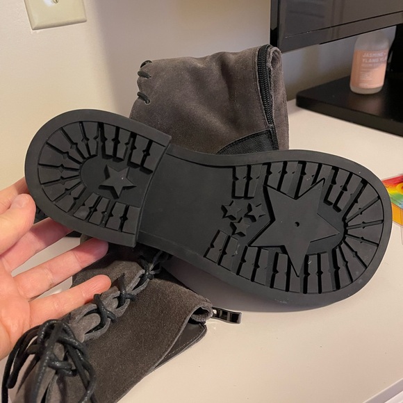 Stylish Black and Gray Lace-Up Boots - Picture 5 of 14